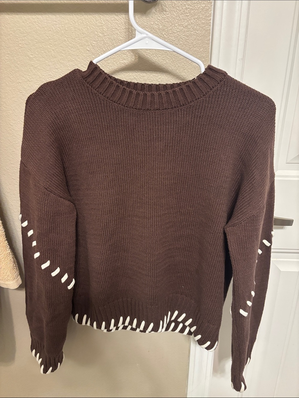 Cozy Brown Crewneck Sweater with Contrast Stitching